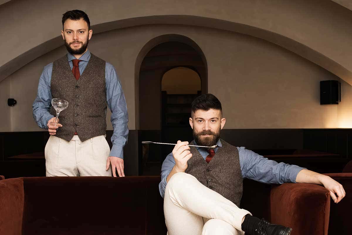 I bartender Mirko Maurello e Giuseppe Pisaniello The Lodge apre a Napoli con un lista cocktail ispirati ai grandi personaggi della storia I bartender Mirko Maurello e Giuseppe Pisaniello The Lodge apre a Napoli con un lista cocktail ispirati ai grandi personaggi della storia