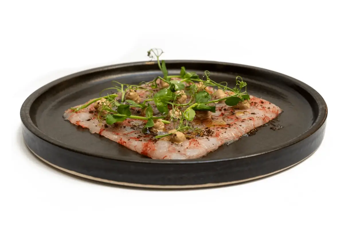 Carpacci odi gamberi rossi e foie gras Non solo cibo: nel menu di The Manzoni c’è anche l’arredo