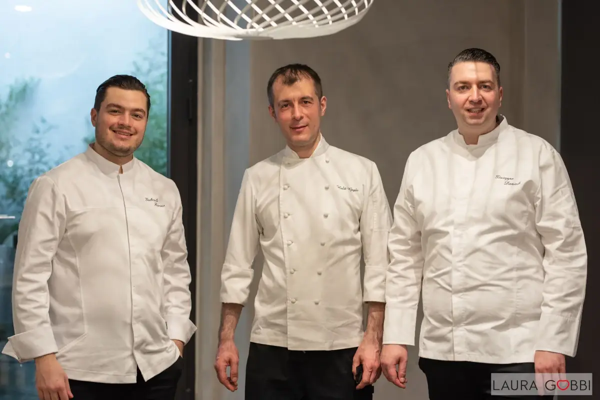 Da sinistra Gabriele Fiorino, Halit Gjda, e Giuseppe Daniele (foto Laura Gobbi) Non solo cibo: nel menu di The Manzoni c&rsquo;&egrave; anche l&rsquo;arredo