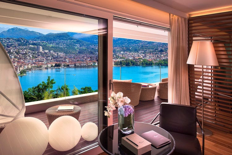 (World Travel Awards THE VIEW Lugano al top in Svizzera)
