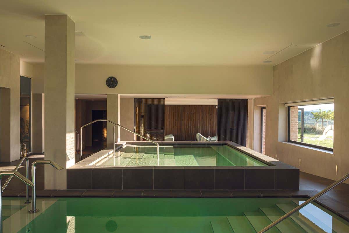 L'estate di The Club House: lusso e relax in un antico casale senese del ‘700