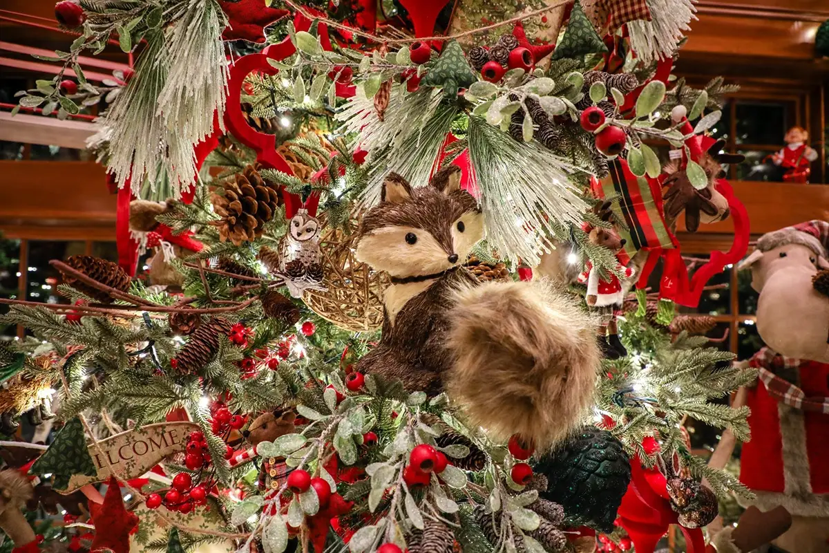 Non mancano laboratori a tema su come decorare l'albero Perché aspettare il 25 dicembre? Tre alberghi in cui il Natale è tutto l'anno