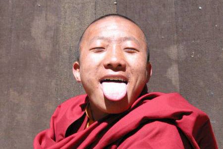 Saluto tibetano - Il Namastè contro il Coronavirus Dall'India il saluto più salutare