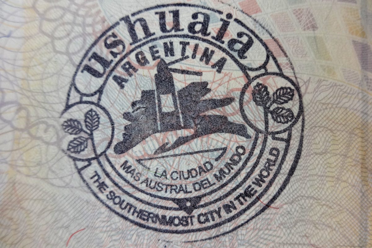 Uno dei timbri di Ushuaia  Addio ai timbri sul passaporto souvenir di viaggio dei tempi che furono
