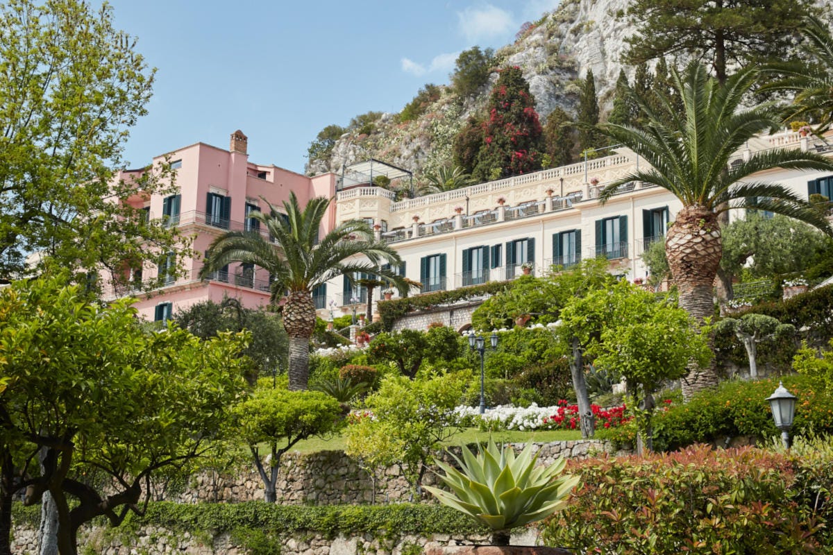Grand Hotel Timeo, vista dal giardino Grand hotel Timeo, tutto il il bello e il buono a Taormina