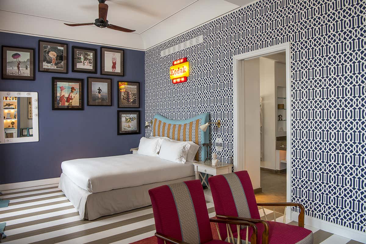 Particolare dell'elegante camera Capri Tiberio Palace, boutique hotel a cinque stelle sull’isola azzurra