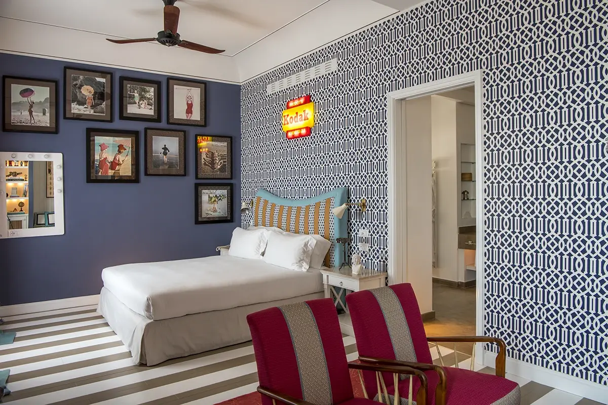 Particolare dell'elegante camera Capri Tiberio Palace, boutique hotel a cinque stelle sull’isola azzurra