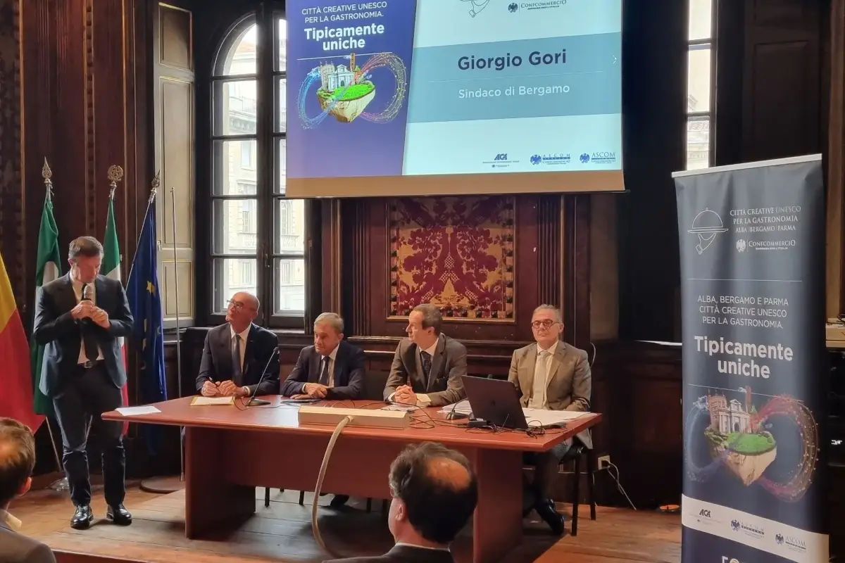 Un momento della presentazione di Tipicamente Uniche, il progetto di valorizzazione turistica promosso da Alba, Parma e Bergamo&nbsp; Bergamo, Parma e Alba insieme per promuovere il turismo enogastronomico