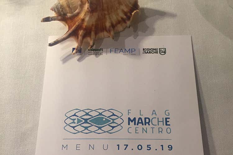 (Tipicità in Blu In sospensione tra terra e mare) (Tipicità in Blu In sospensione tra terra e mare)