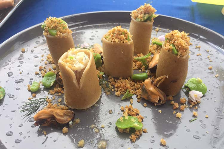 (Tipicità in Blu In sospensione tra terra e mare) (Tipicità in Blu In sospensione tra terra e mare)