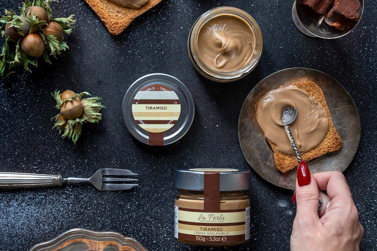 Il tiramisù si reinventa tra colombe, uova, gelati, praline e creme