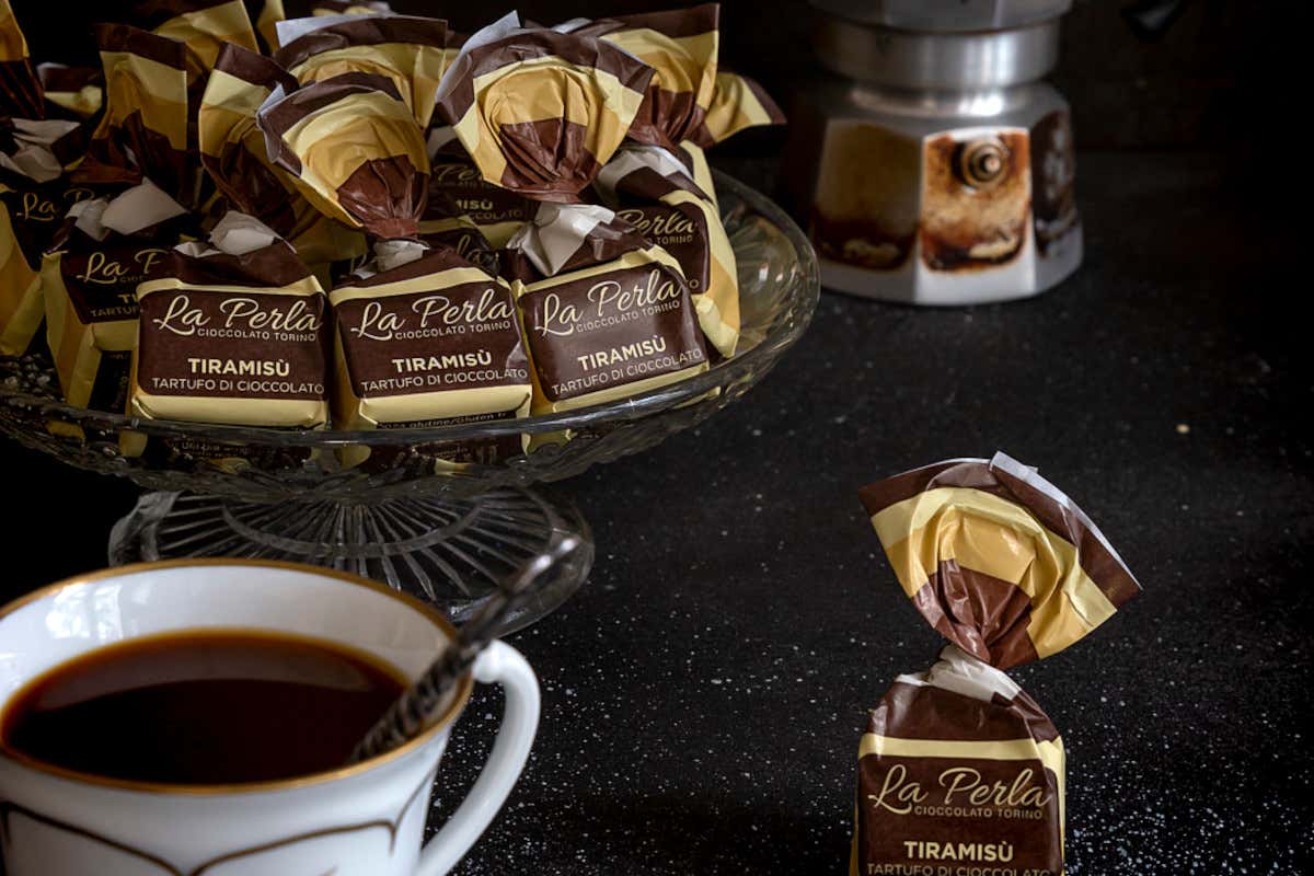 Il tiramisù si reinventa tra colombe, uova, gelati, praline e creme