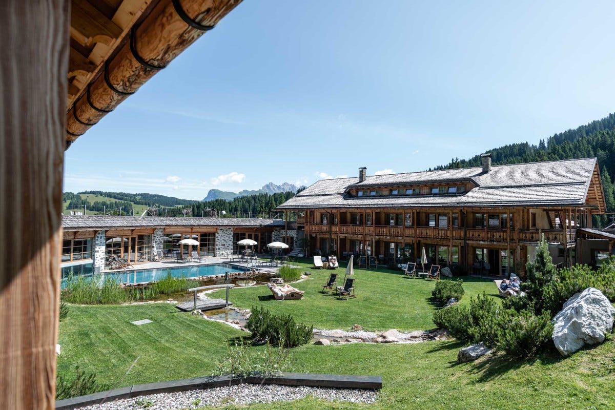 Dolomites Living Hotel Tirler 4 stelle superior, vincitore della categoria Family Nature I migliori family hotel d'Italia per vacanze con la famiglia