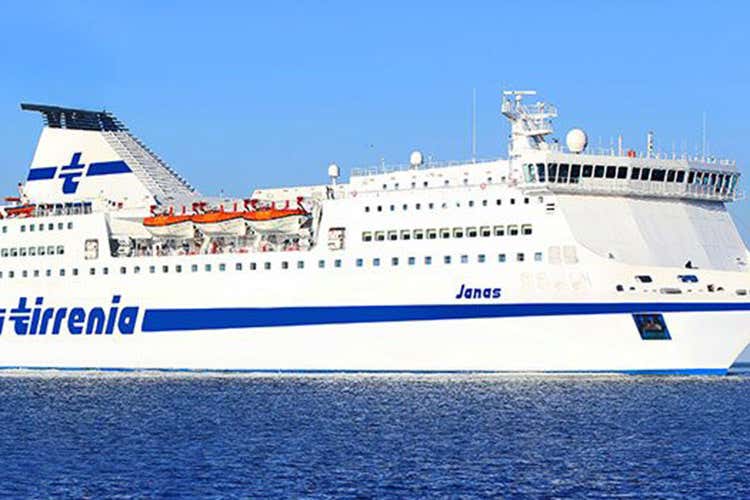 Un traghetto di Tirrenia messo sotto accusa (Tirrenia, l’ira di Pili «Scandalo senza precedenti»)