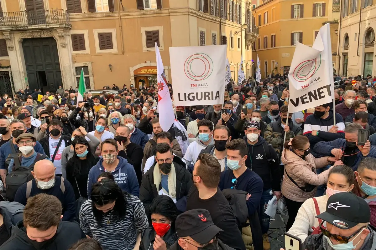 Un precedente presidio di Tni Italia Caro bollette, i ristoratori: &ldquo;Non le paghiamo fino a quando&nbsp; non si chiarir&agrave; l'escalation di costi&rdquo;