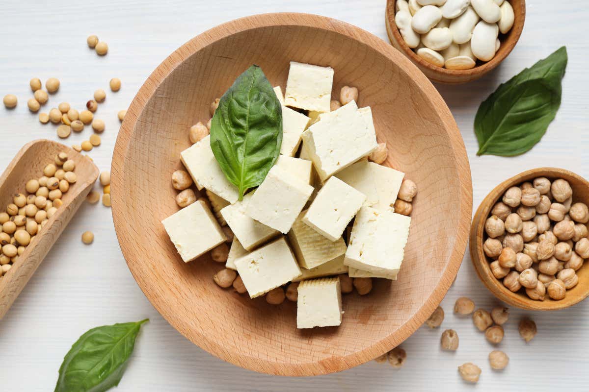 Alla scoperta del tofu: proprietà nutrizionali, benefici e usi in cucina Alla scoperta del tofu: proprietà nutrizionali, benefici e usi in cucina