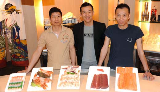 Nella foto, da sinistra, Daming Chen, Zhengang Liu, Zhenying Liu Nella foto, da sinistra, Daming Chen, Zhengang Liu, Zhenying Liu
