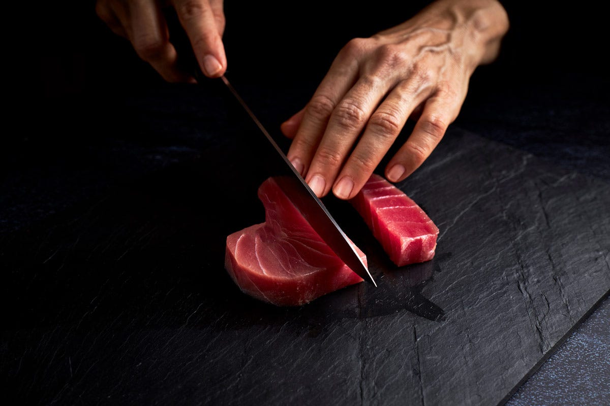  Il tonno è un pesce dalle caratteristiche organolettiche e gustative eccellenti Tonno un alimento dalle pregiate qualità nutrizionali