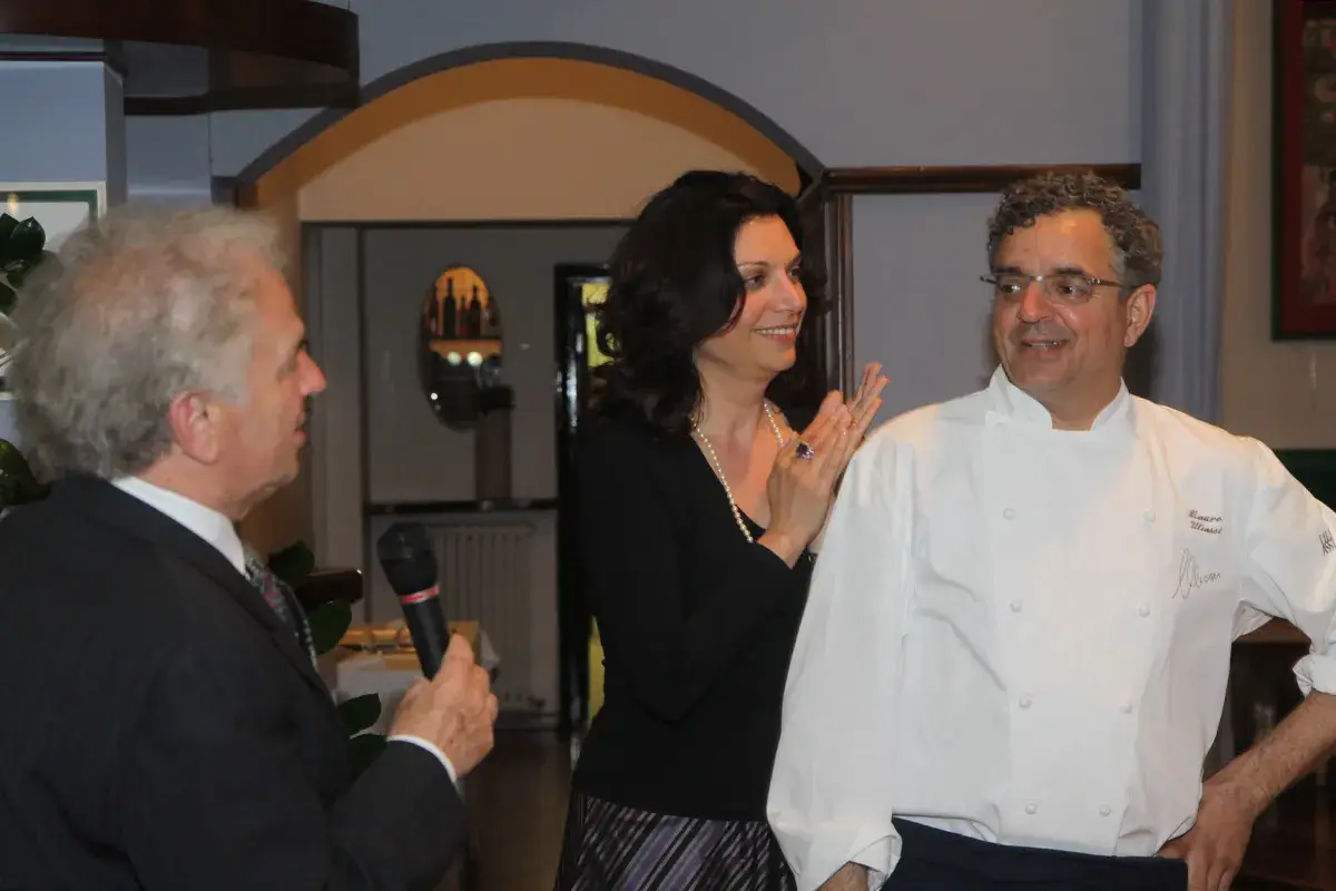 Toni Sarcina con Carla Latini e Mauro Uliassi&nbsp; Toni Sarcina, uomo buono e grande professionista della cucina