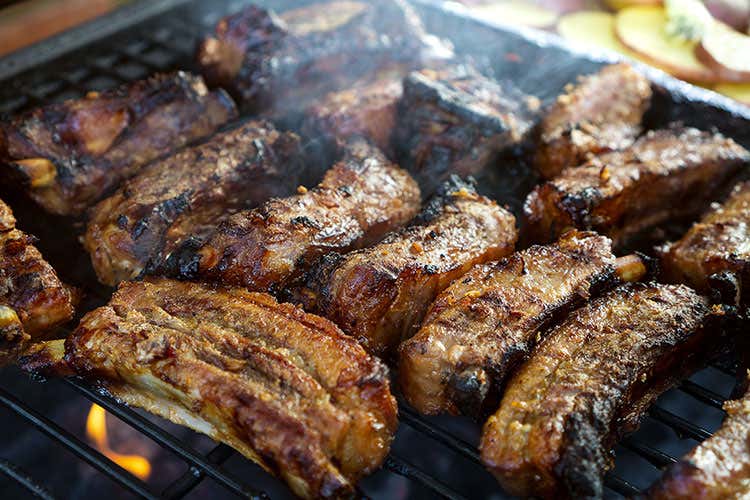 La vecchia affumicatura torna di moda (Le mode 2020 a tavola Torna in voga l’affumicato) La vecchia affumicatura torna di moda (Le mode 2020 a tavola Torna in voga l’affumicato)