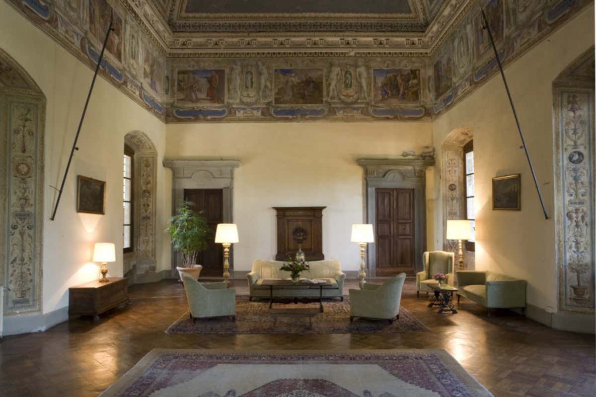 La torre del poeta Guido Cavalcanti è oggi un hotel di lusso sulle colline di Firenze