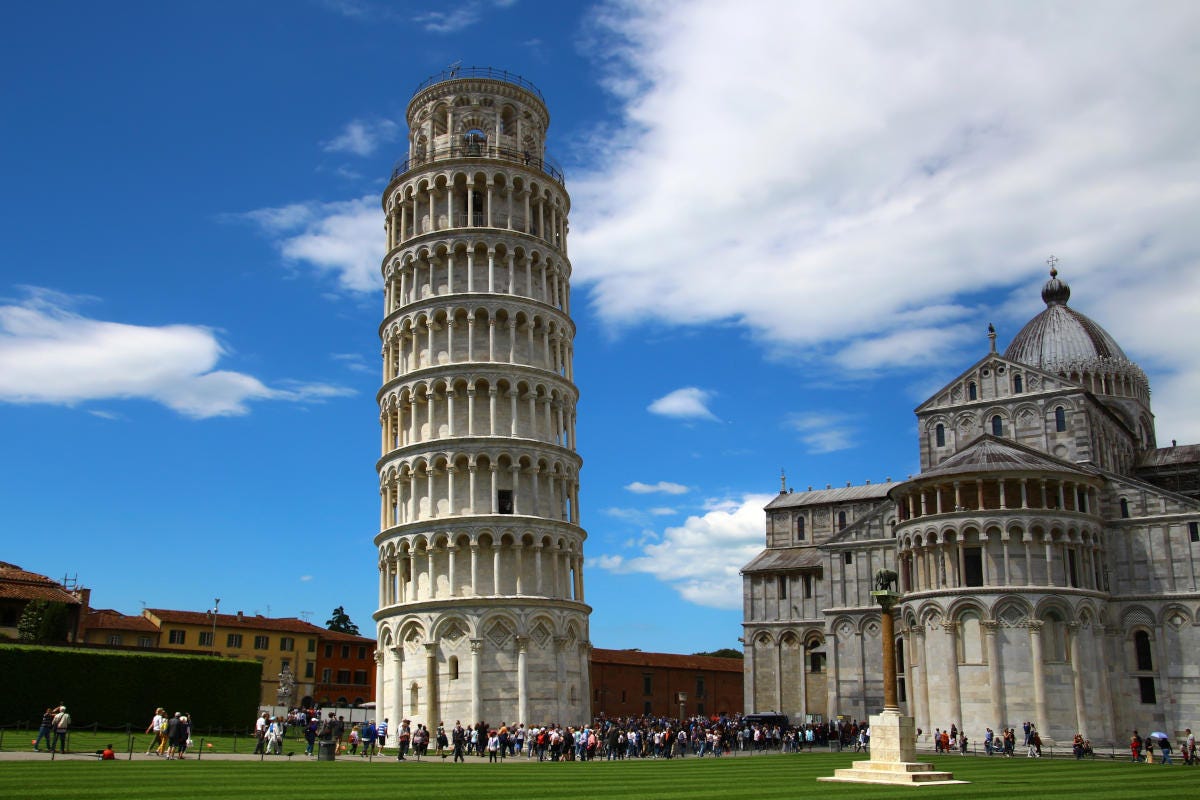 Il biglietto d'ingresso alla torre di Pisa comprende anche l'accesso alle meraviglie di Piazza dei Miracoli Punti panoramici in Italia il più visitato è il Duomo di Milano che batte la torre di Pisa. La meno cara al mondo è in Sud Africa