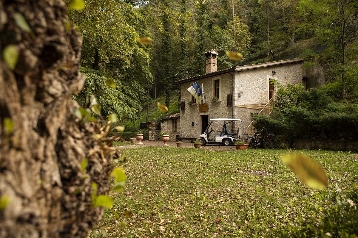 La reception Torre del Nera a Scheggino, più che un albergo, un piccolo borgo umbro