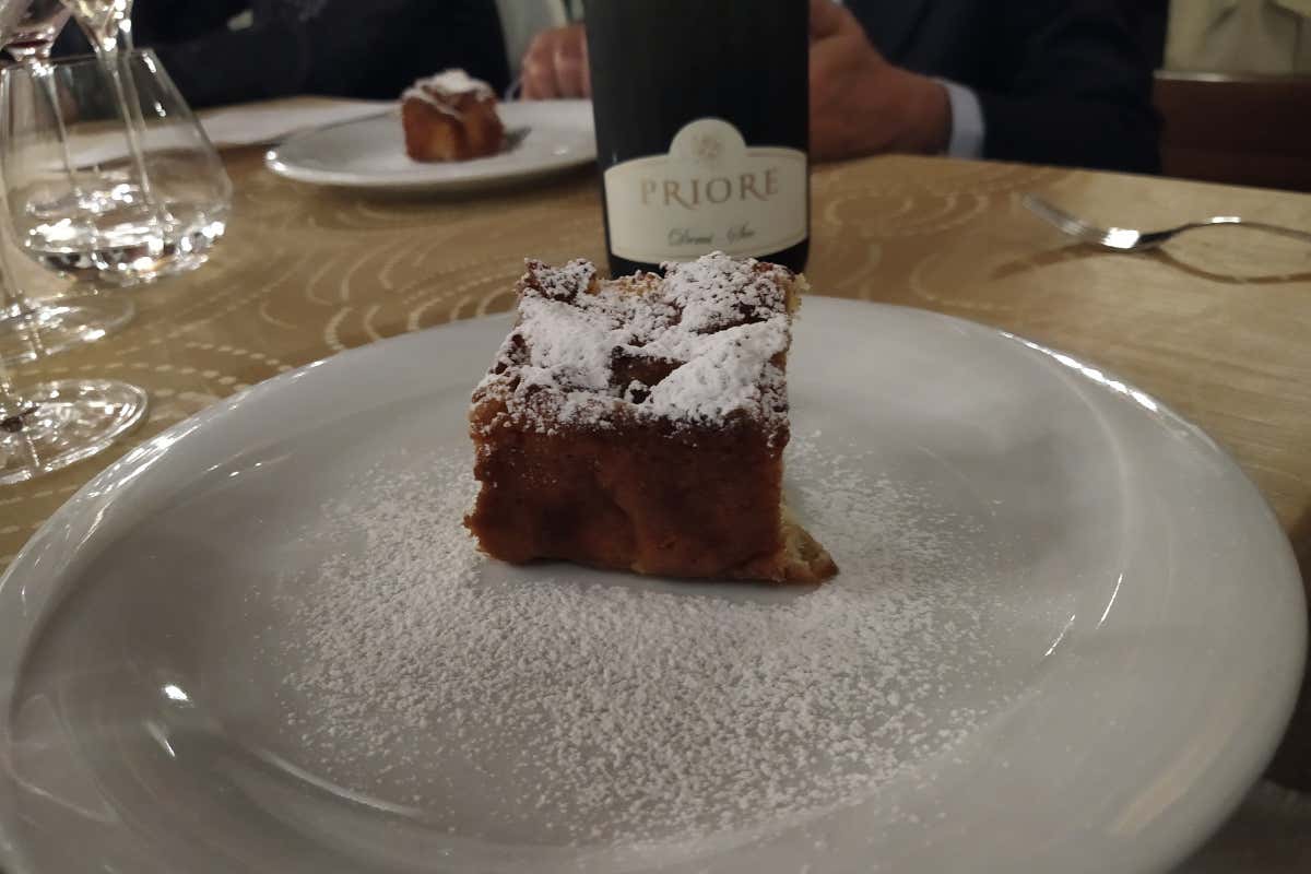 Torta di mele fatta in casa L'inno alla cucina povera di Marco Festa