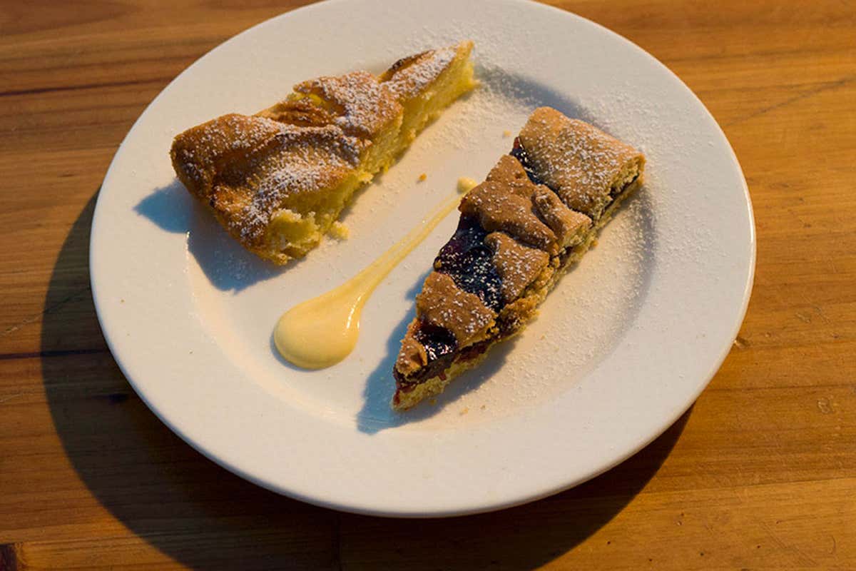 Torta di mele e Crostata. Foto: Piero Principi Cena in vigna: i colpi di scena di Montecappone-Mirizzi