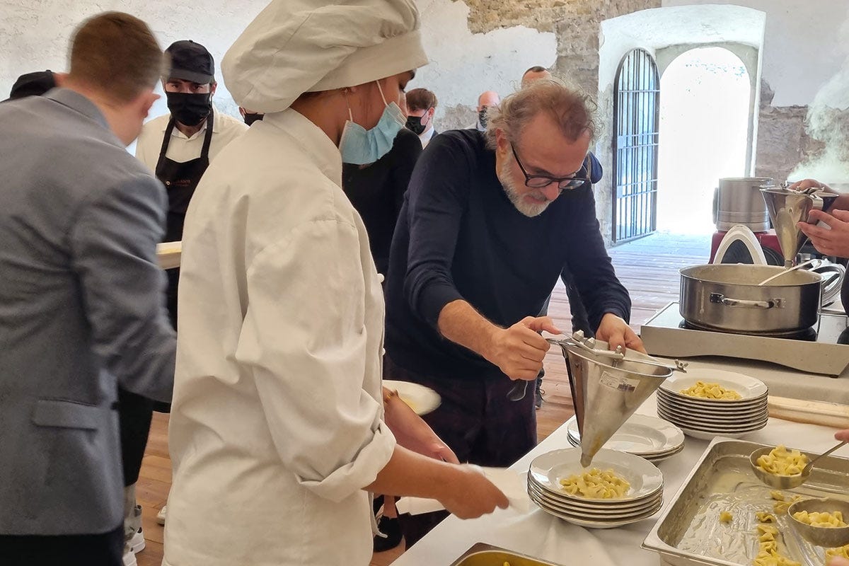 Bottura aiuta i ragazzi Cucina emiliana e bergamasca si uniscono grazie a giovani chef speciali