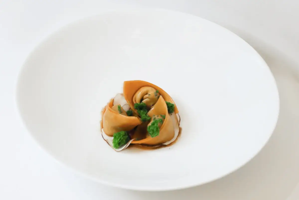Tortelli ripieni di pollo bianco del Valdarno Chic Nonna, all'assaggio del nuovo menu di Vito Mollica