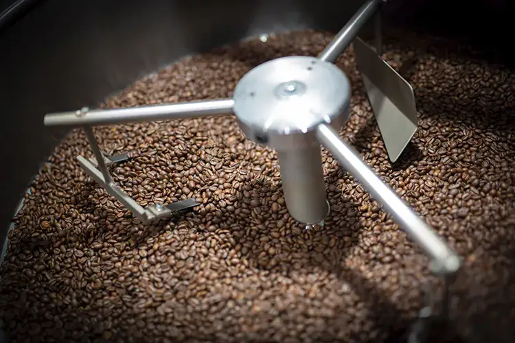 Processo di tostatura Caff&egrave; Morettino presenta il raccolto Made in Palermo: aromi isolani e naturale dolcezza