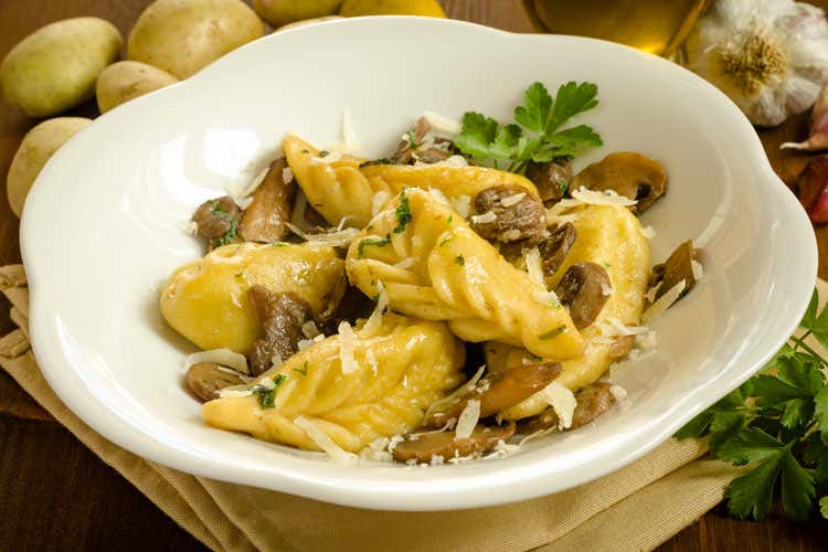 (La tradizione vince sulle guidee fa da traino per il turismo)