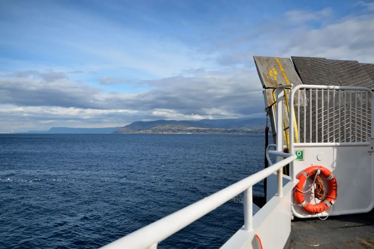 Stretto di Messina, per attraversare basta il tampone