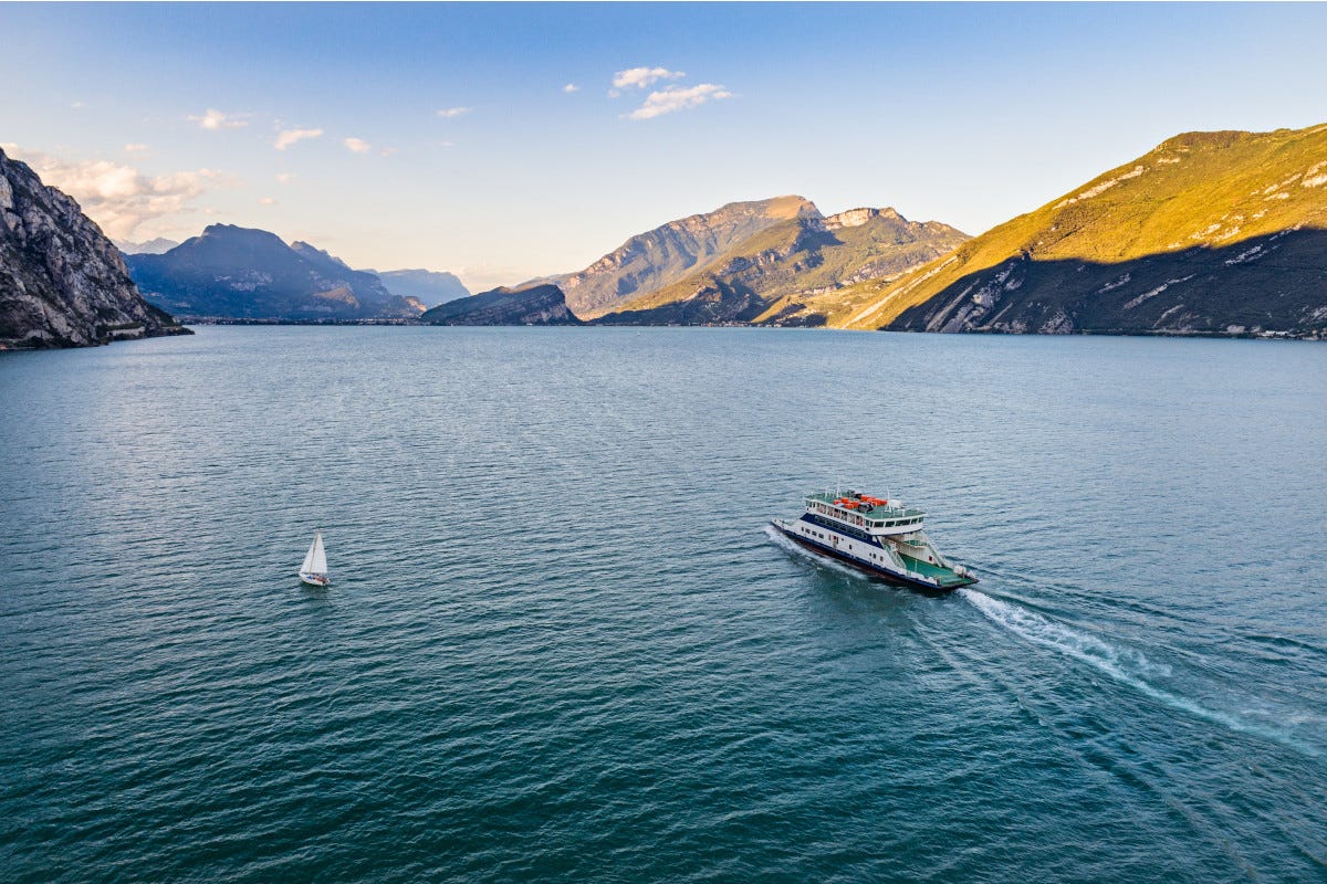 Traghetto sui laghi di Garda e Iseo: la “scoperta” dei turisti nell'estate 2023