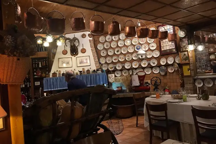Dopo 47 anni chiude la trattoria "Ai Cacciatori" di Cavasso