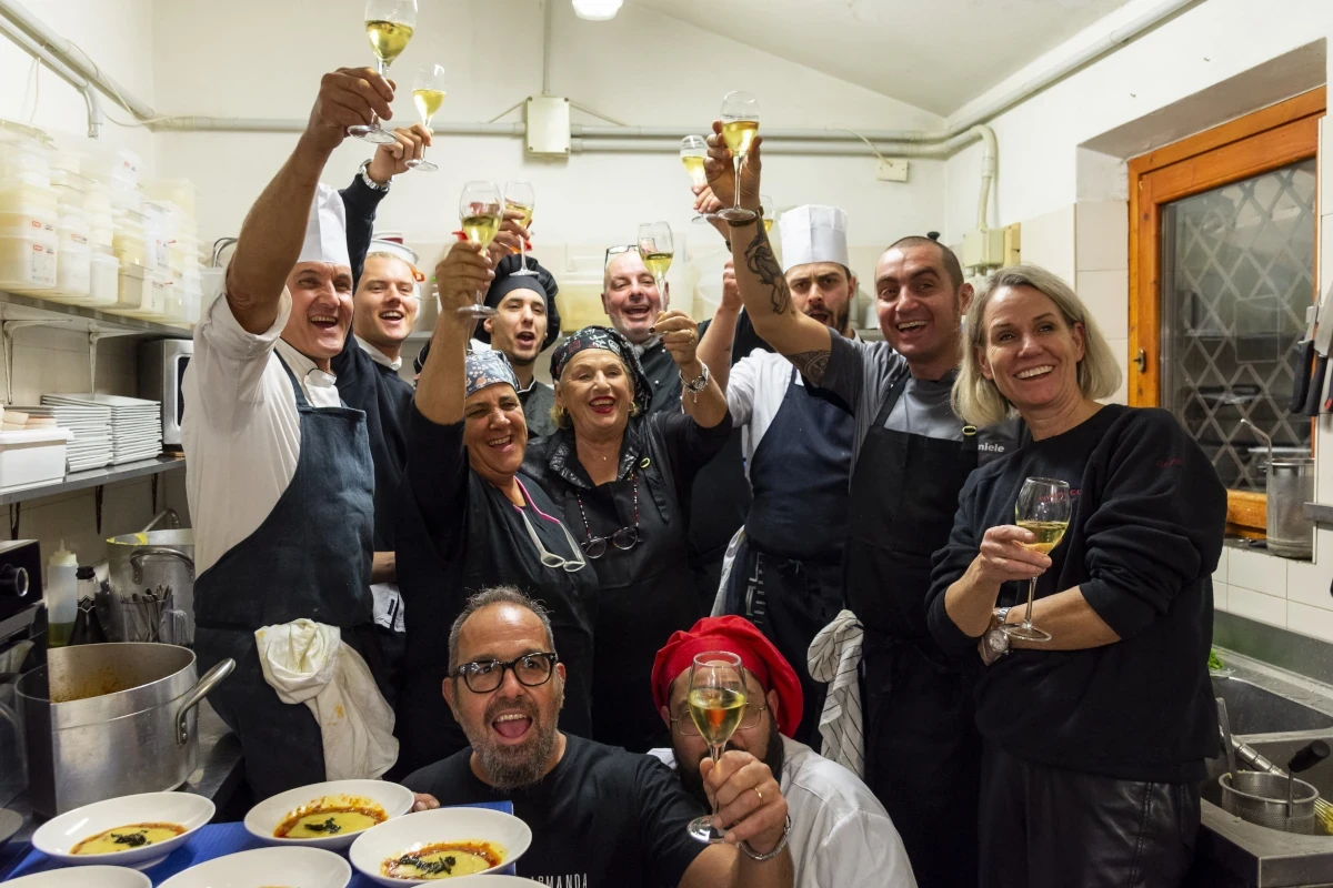 Ristoratori, cuochi e personale di sala sono stati i protagonisti del Trattoria Versilia Festival 2022 Trattoria Versilia festival 2022 festa a base di carne e di pesce