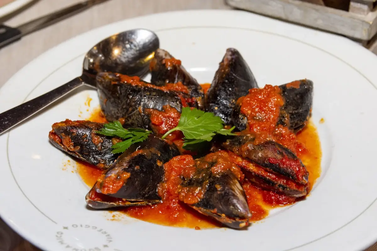 Piatto di cozze servito al Trattoria Versilia Festival 2022 Trattoria Versilia festival 2022 festa a base di carne e di pesce