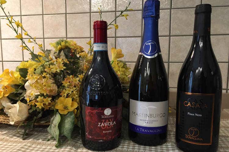 tre etichette del'azienda La Travaglina - I vini di Travaglina raccontano l&rsquo;Oltrep&ograve; da quattro generazioni