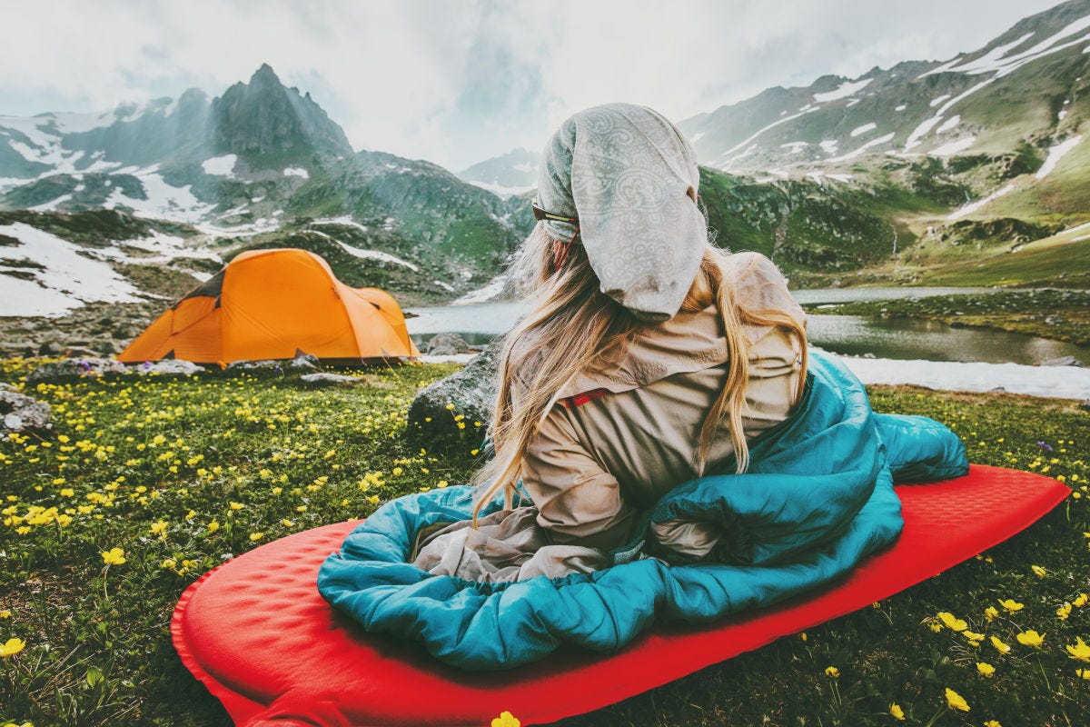 Vacanze all’aria aperta: estate record per gli appassionati di trekking e campeggio