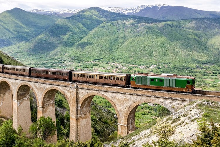 Riparte il Sebino Express: da Milano al lago d'Iseo su un treno d'epoca