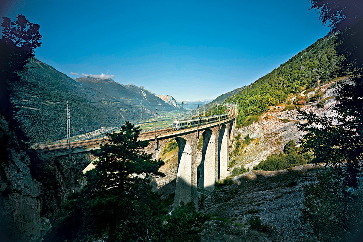 Trenino verde delle Alpi A caccia di borghi e città svizzere con il Trenino verde delle Alpi