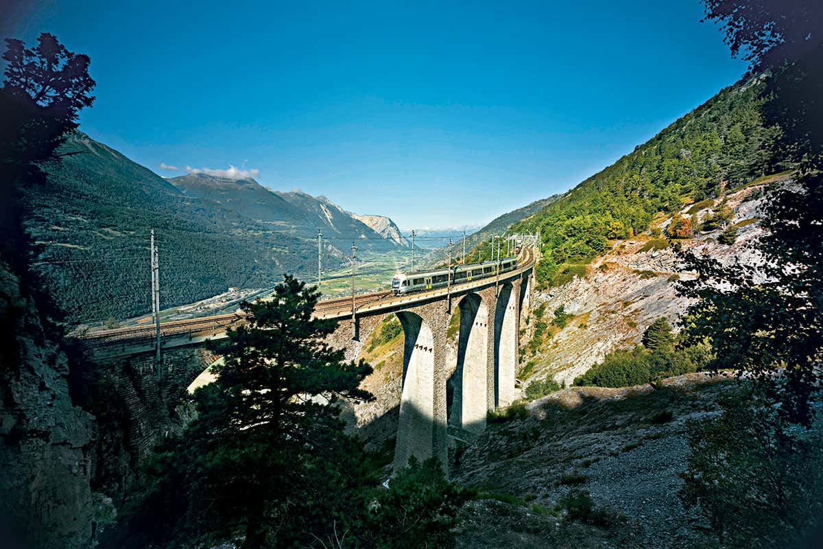 Trenino verde delle Alpi A caccia di borghi e città svizzere con il Trenino verde delle Alpi Trenino verde delle Alpi A caccia di borghi e città svizzere con il Trenino verde delle Alpi