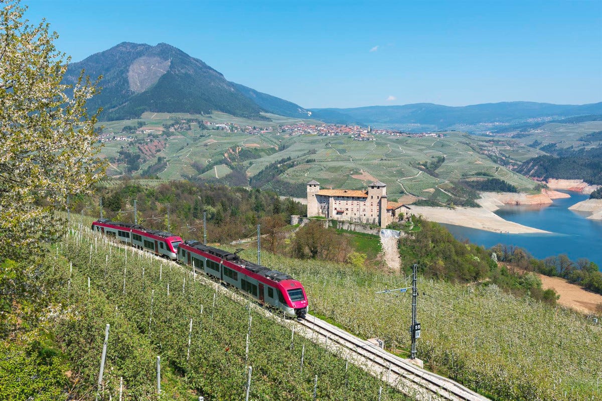 Trenino dei castelli, in viaggio lungo il Trentino a bordo di un treno Trenino dei castelli: un tour fra la storia e il gusto del Trentino