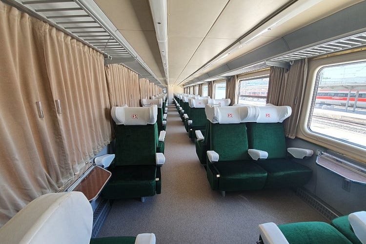 L'interno di un convoglio de l'Arlecchino (foto Wikimedia) Giro su rotaia nell'Italia da riscoprire a bordo dei treni storici