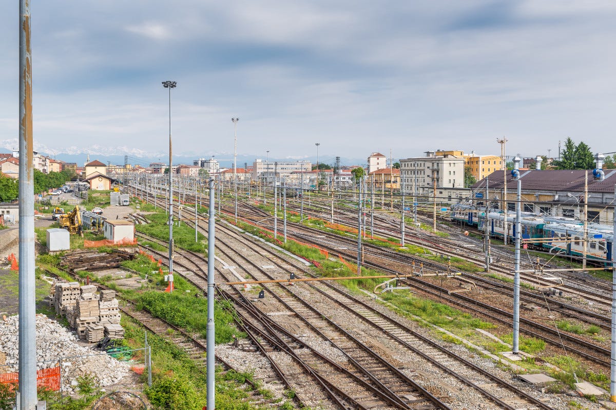 Particolare della stazione ferroviaria di Novara Giro su rotaia nell'Italia da riscoprire a bordo dei treni storici