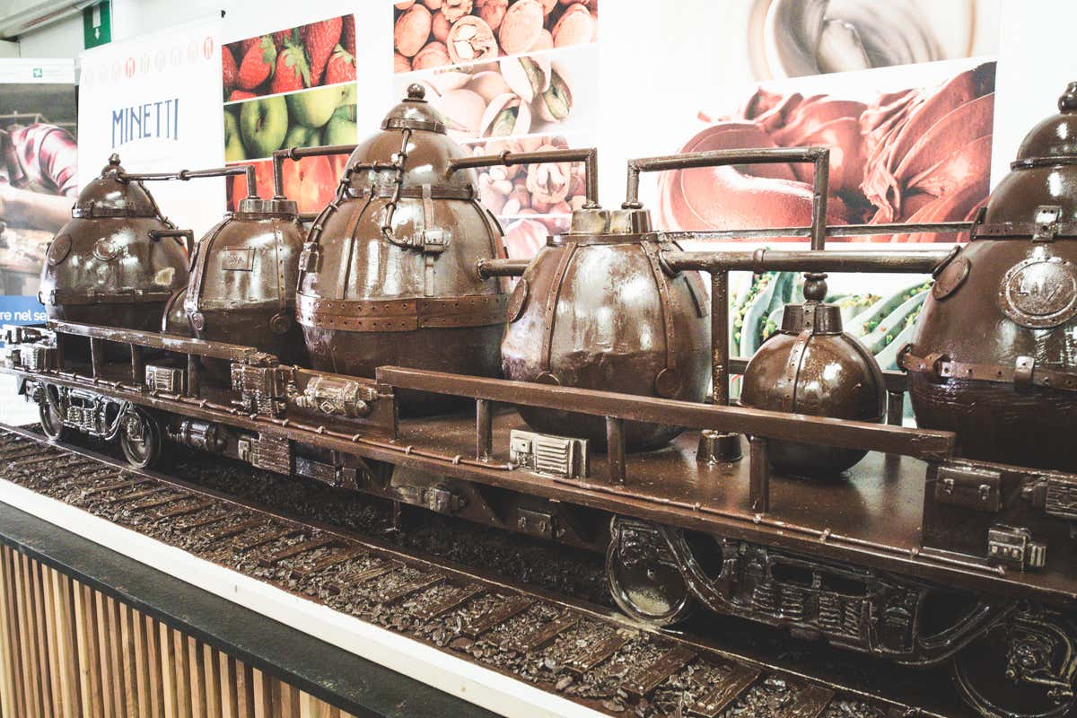 Il treno di cioccolato da Guinness prende forma: le foto in anteprima