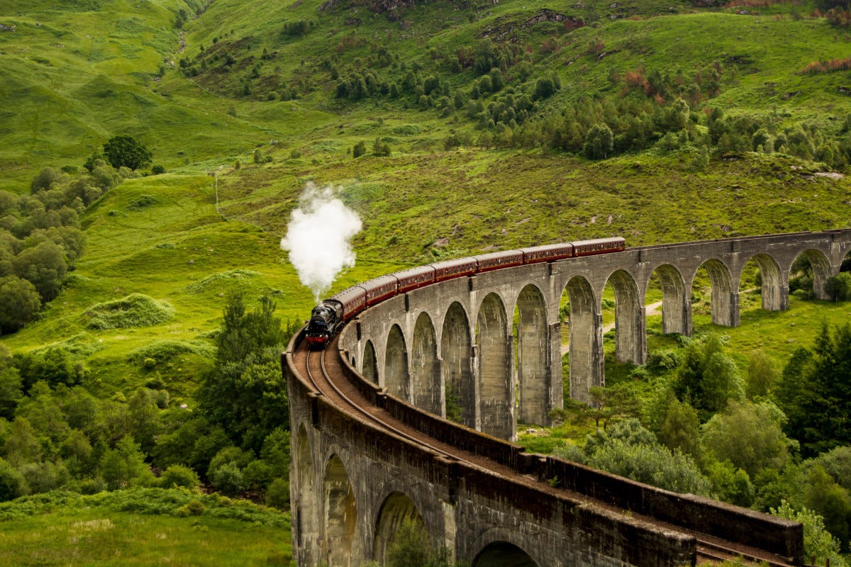 Il viadotto ferroviario di Glenfinnan, in Scozia, famoso grazie a Harry Potter  Quando il cinema traina il turismo: sette luoghi da non perdere per chi ama i film