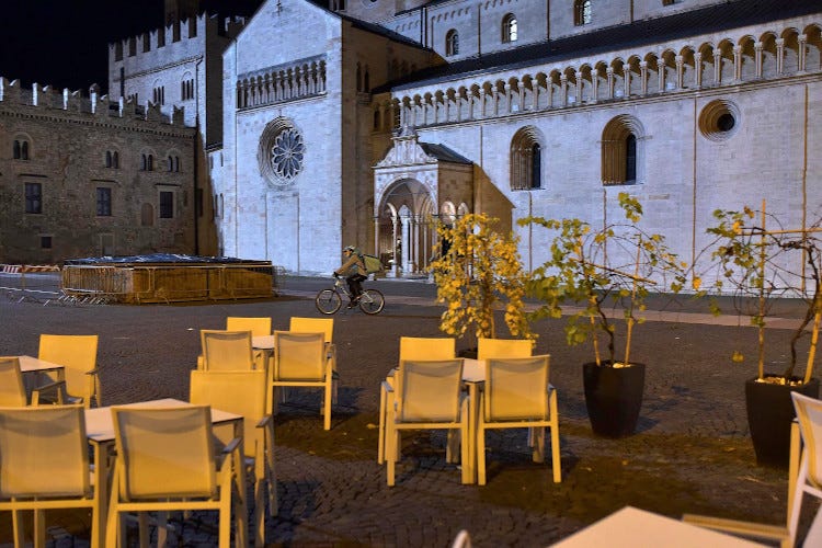 Locali chiusi la sera anche in Trentino - Trentino, senza turisti è crisi totale E c'è chi aspetta i ristori di aprile