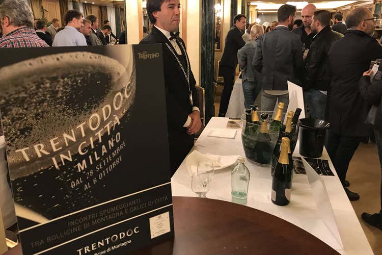 (Trentodoc, le bollicine di montagnaper nove giorni in degustazione a Milano) (Trentodoc, le bollicine di montagnaper nove giorni in degustazione a Milano)